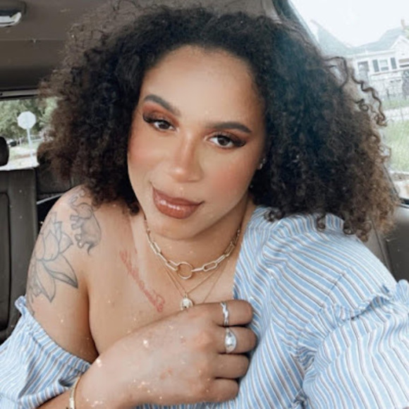 Meet your Posher, Felvina - Picture 1 of 1